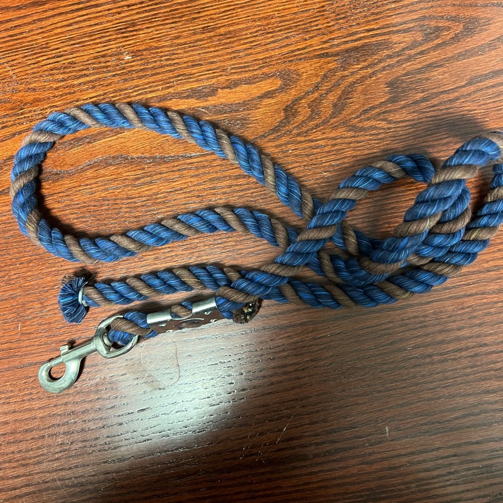 NEW! Horse/Pony or Dog 5 foot 3 inch lead rope. Never used. Brown and blue.